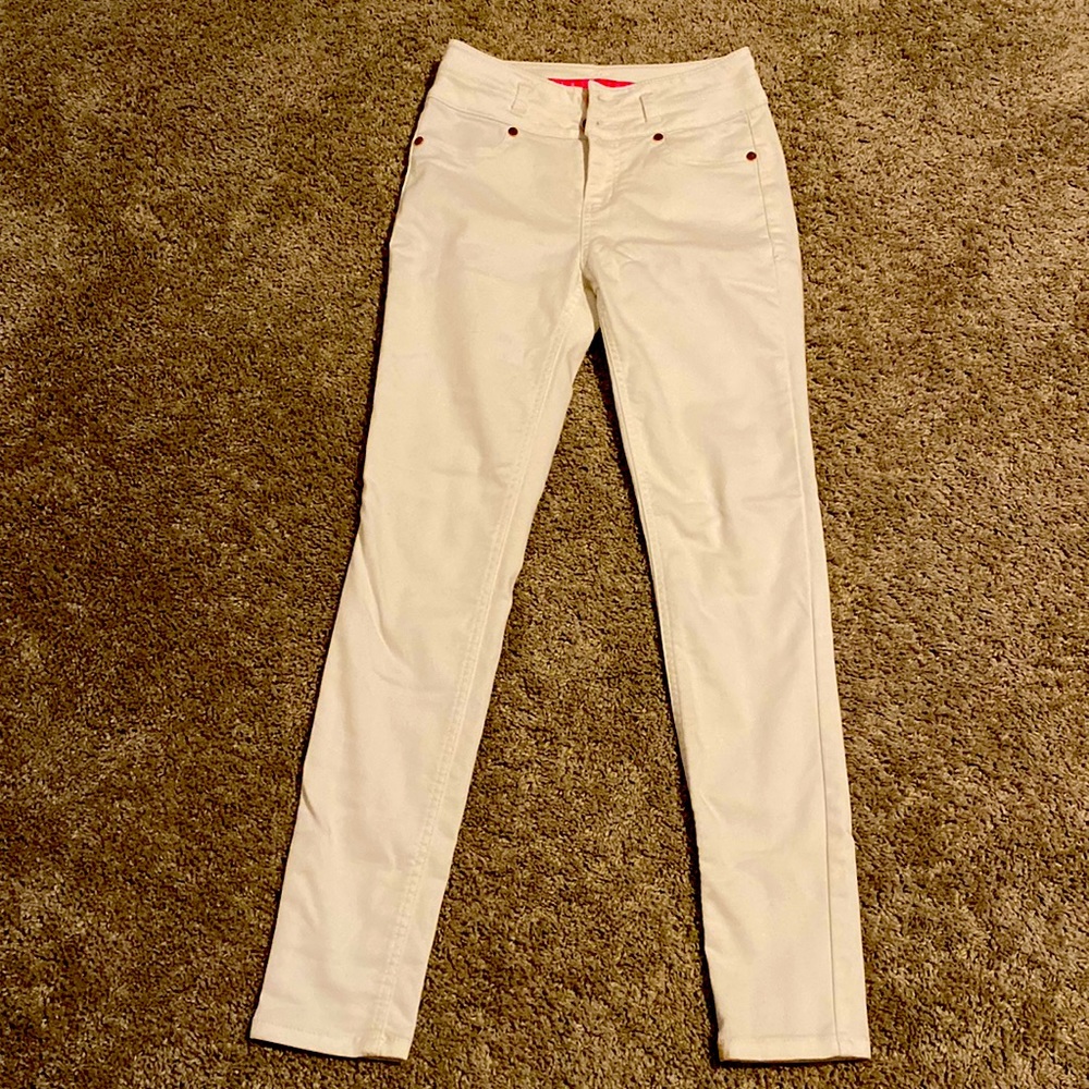 White skinny jeans (high waisted)